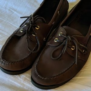 Sperry Topsider, Leather